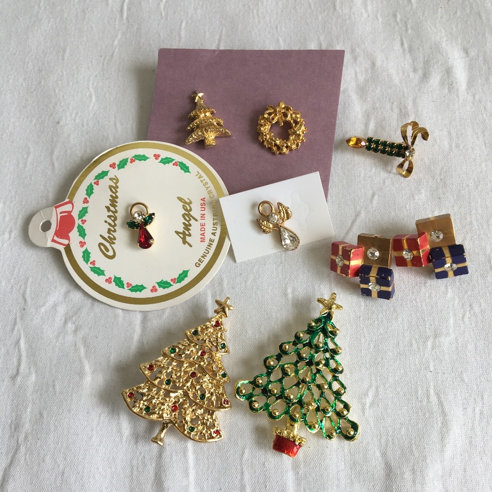 Vintage Christmas Themed Jewelry